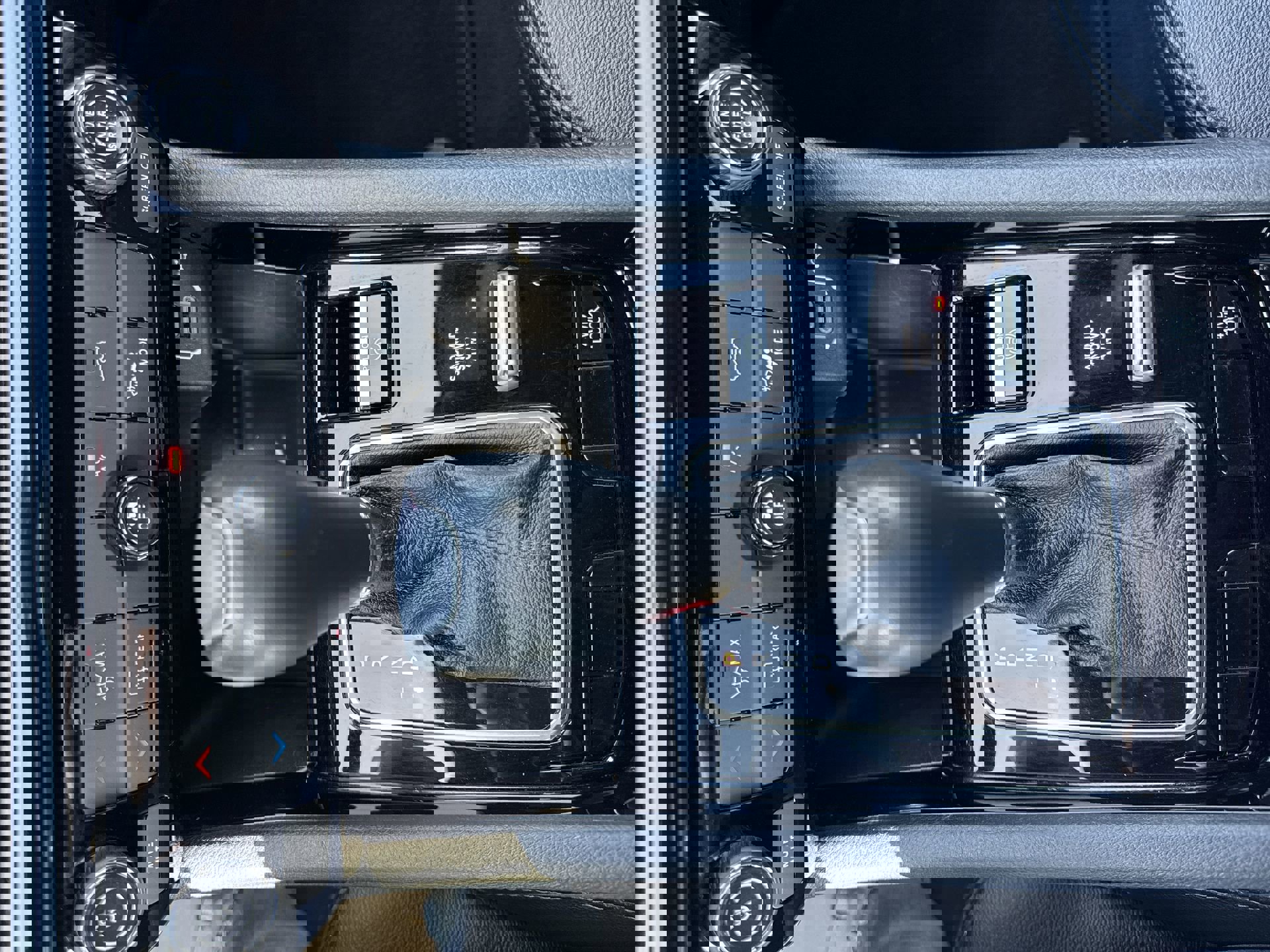 Used 2025 Jeep Compass Latitude w/ Altitude Special Edition image 19