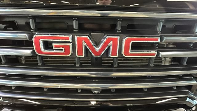 Used 2023 GMC Sierra 2500 AT4 w/ AT4 Premium Plus Package AWD/4WD image 8