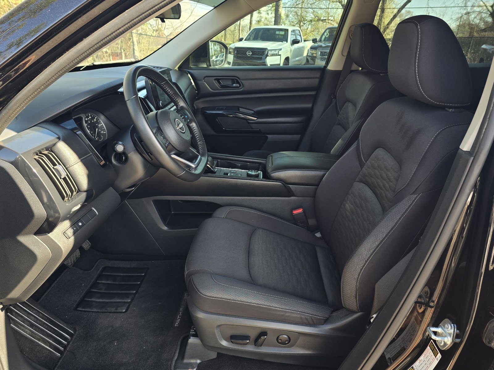 Used 2024 Nissan Pathfinder SV image 12