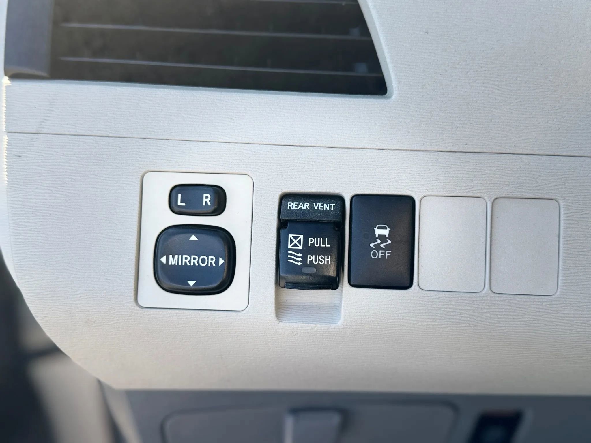 Used 2012 Toyota Sienna XLE image 34