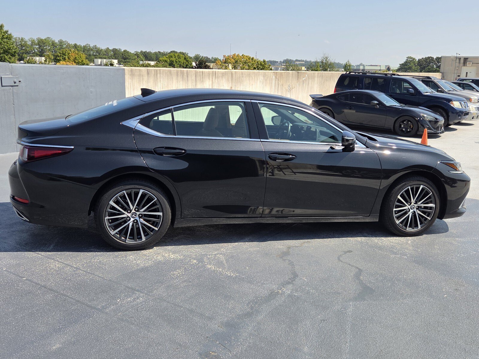Used 2025 Lexus ES 350 w/ Premium Package FWD image 6