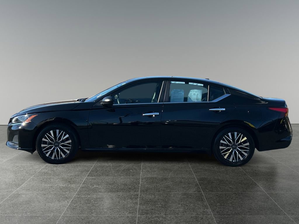 Used 2025 Nissan Altima 2.5 SV image 4