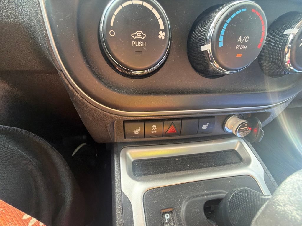 Used 2014 Jeep Compass Latitude FWD image 16
