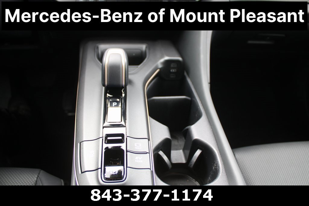 Used 2023 Toyota Crown Limited image 34