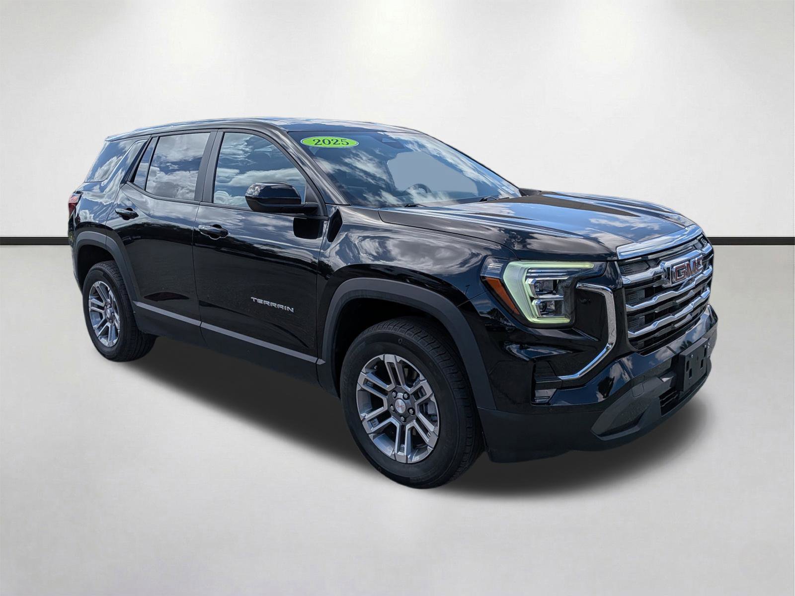 Used 2025 GMC Terrain Elevation FWD image 2