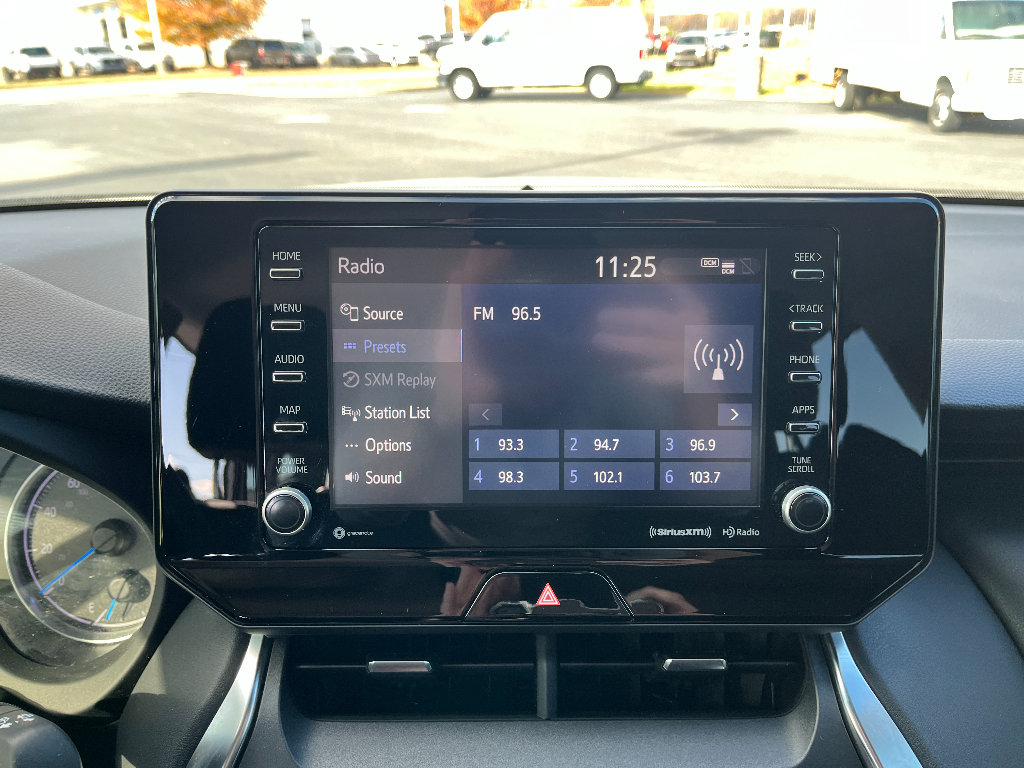 Used 2021 Toyota Venza LE image 23