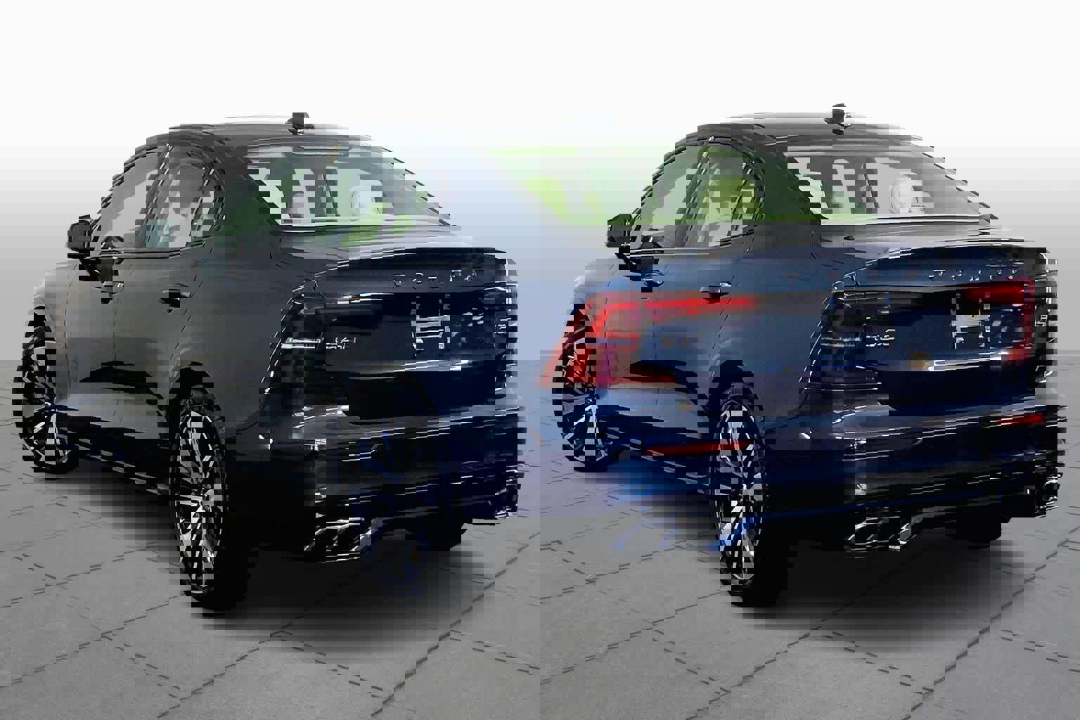 Used 2022 Volvo S60 B5 Momentum w/ Premium Package image 11