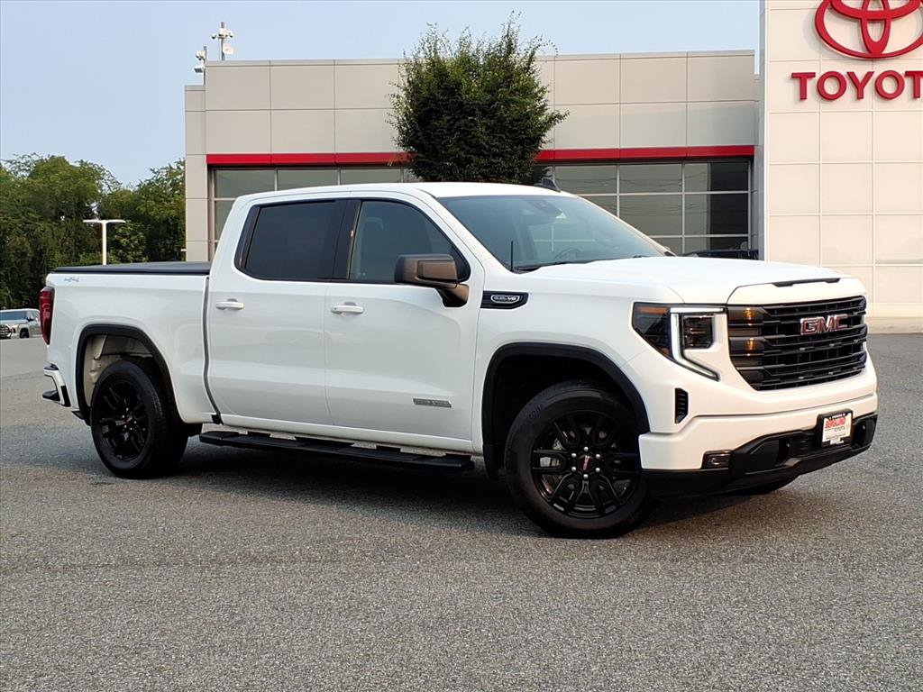 Used 2022 GMC Sierra 1500 Elevation w/ LPO, Elevation Black Package AWD/4WD image 2