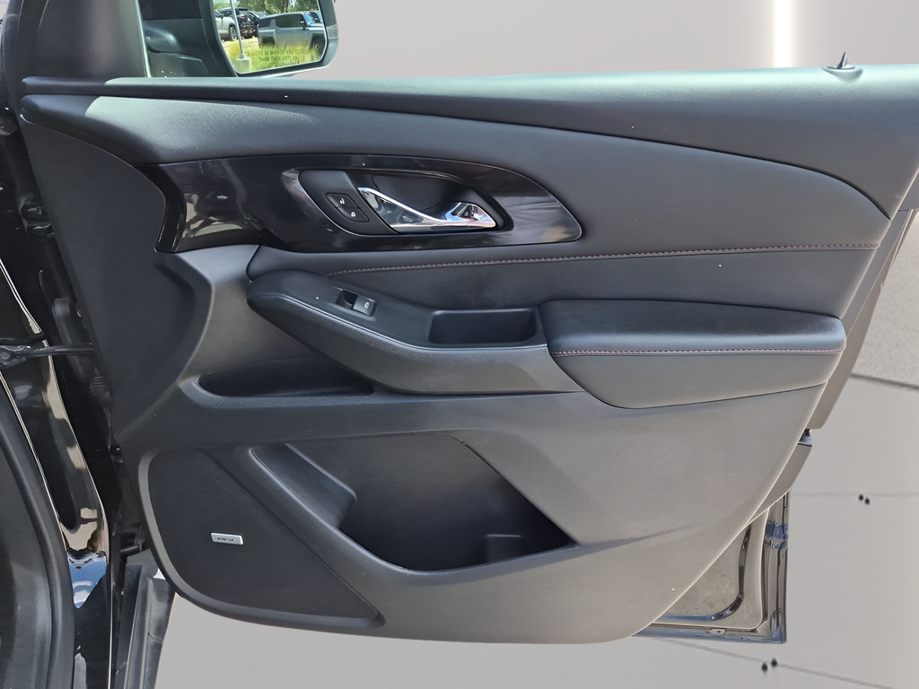 Used 2022 Chevrolet Traverse RS FWD image 40