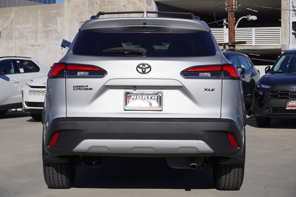 Certified 2022 Toyota Corolla Cross XLE image 5