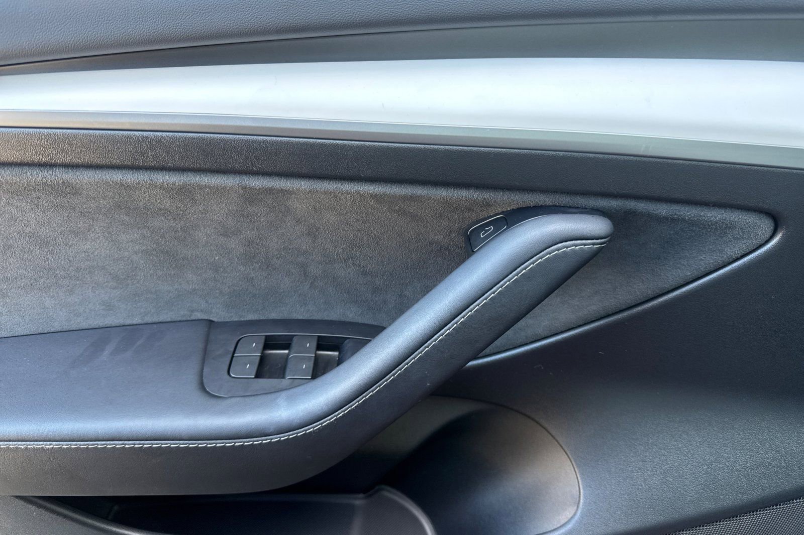 Used 2023 Tesla Model 3 Standard Range image 11