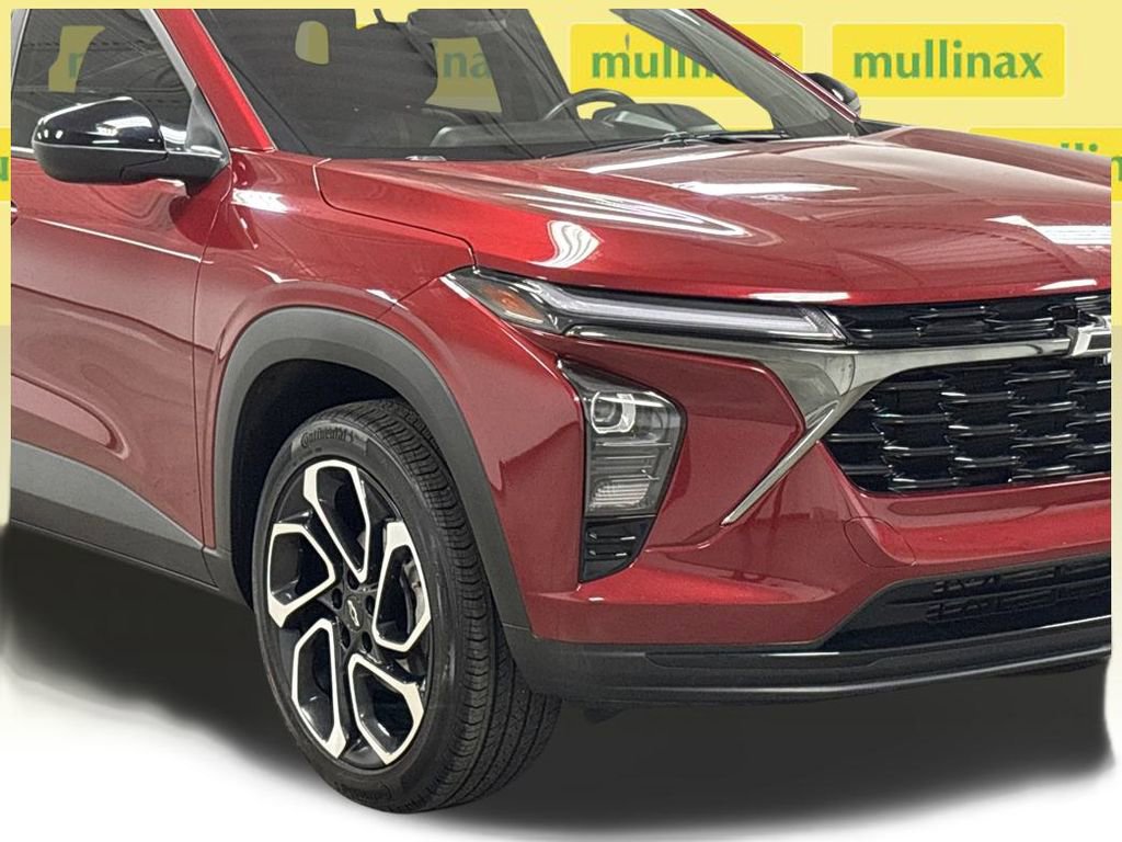 Certified 2025 Chevrolet Trax RS w/ Driver Confidence Package image 5