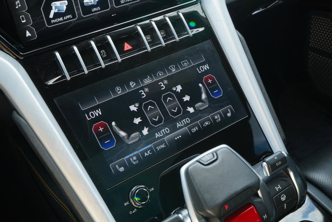 Used 2020 Lamborghini Urus AWD/4WD image 41