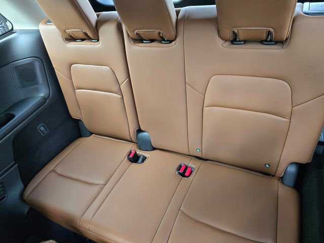 Used 2025 Nissan Pathfinder Platinum image 16