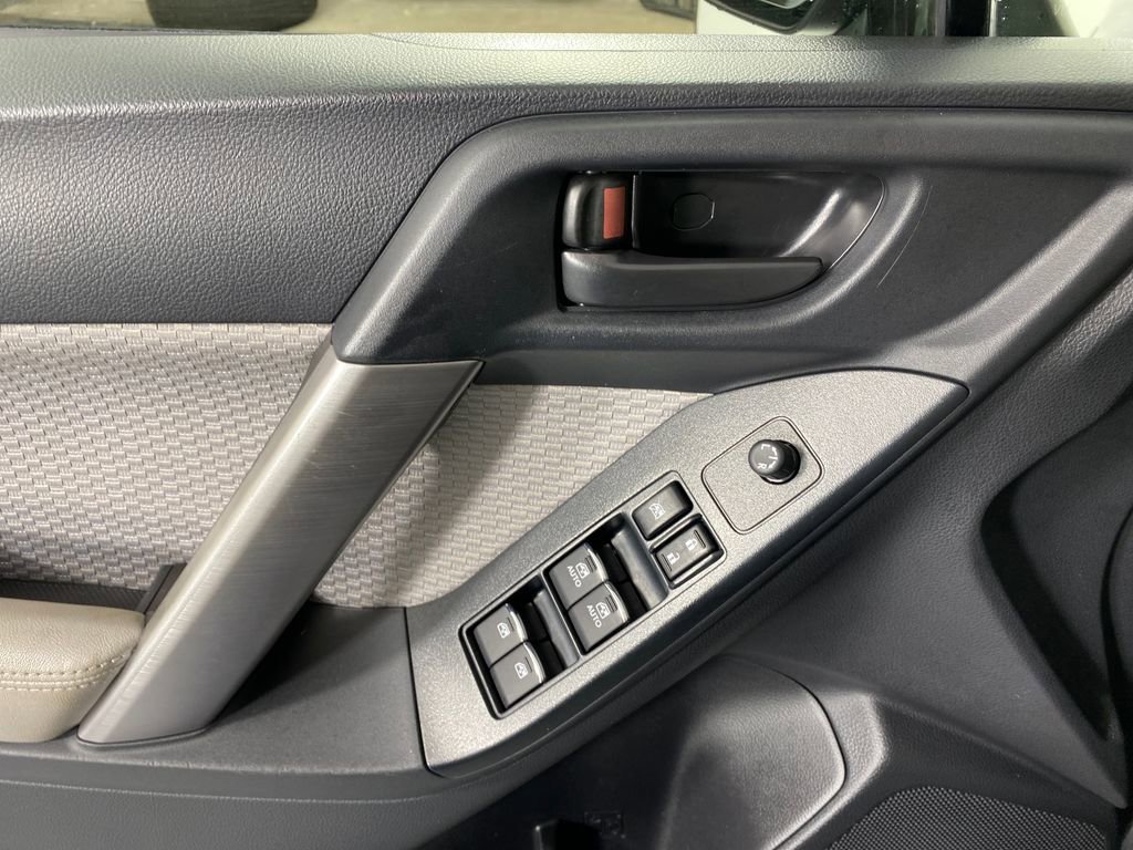 Used 2017 Subaru Forester 2.5i Premium w/ All-Weather Package image 11