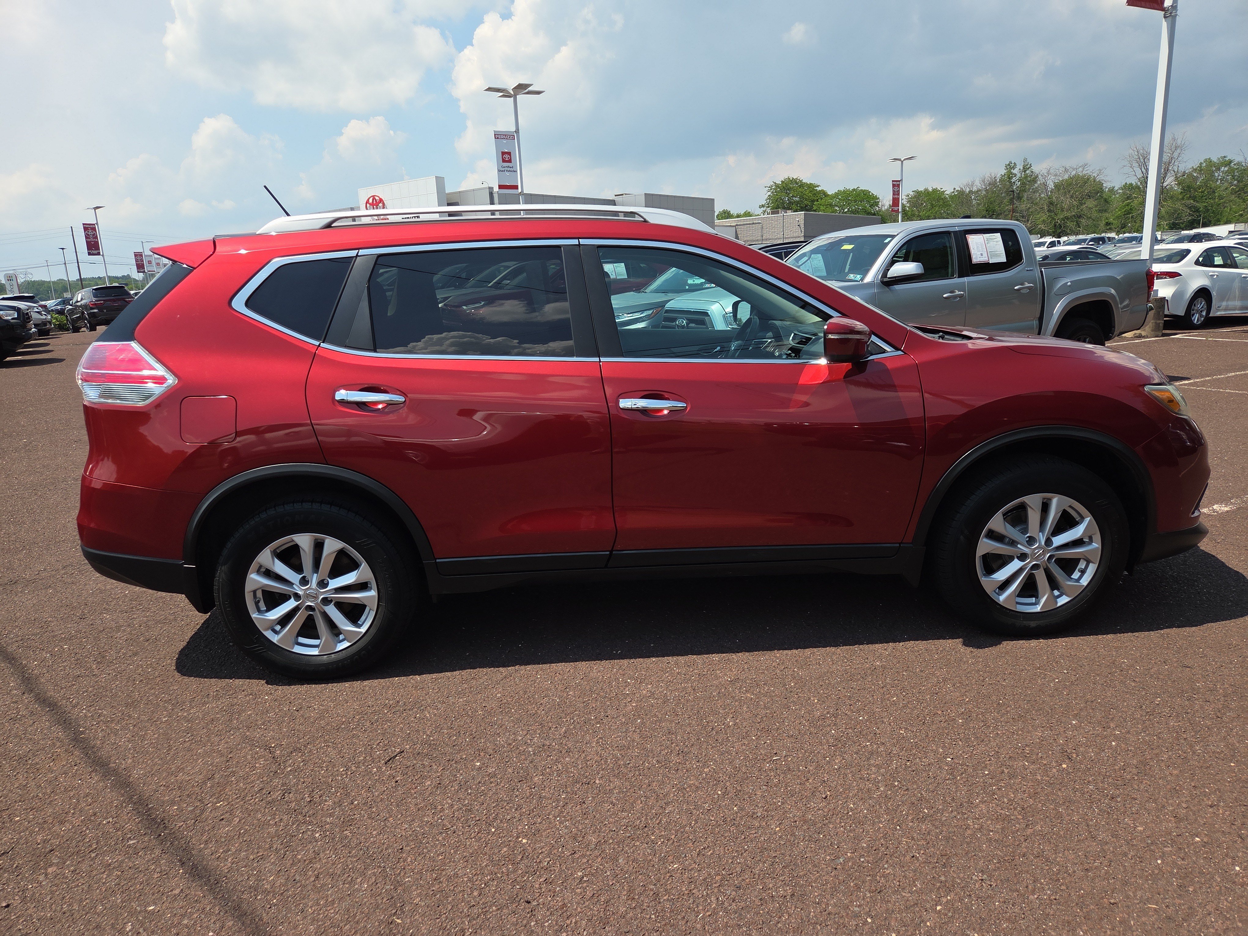 Used 2015 Nissan Rogue SV AWD/4WD image 2