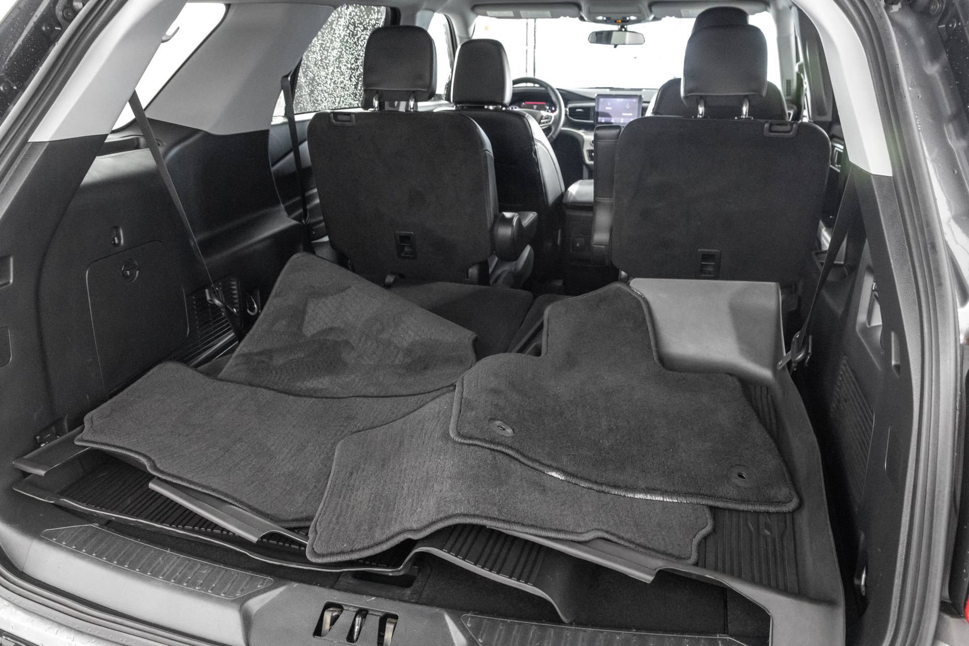 Used 2023 Ford Explorer XLT w/ Equipment Group 202A AWD/4WD image 38