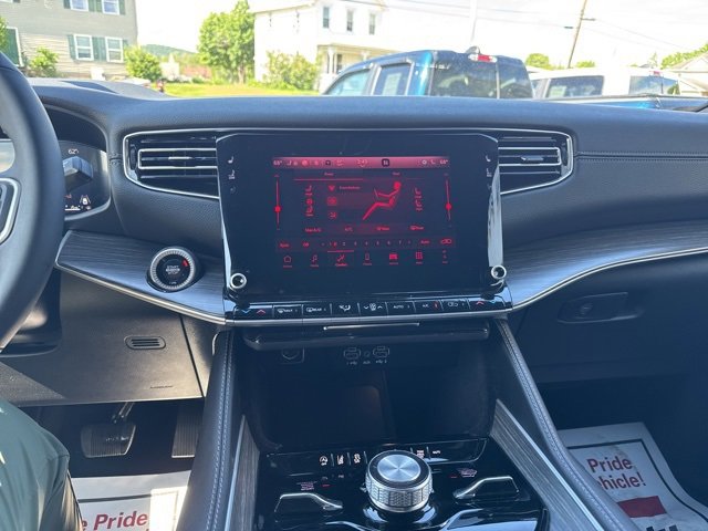 Used 2024 Jeep Wagoneer Series III image 27