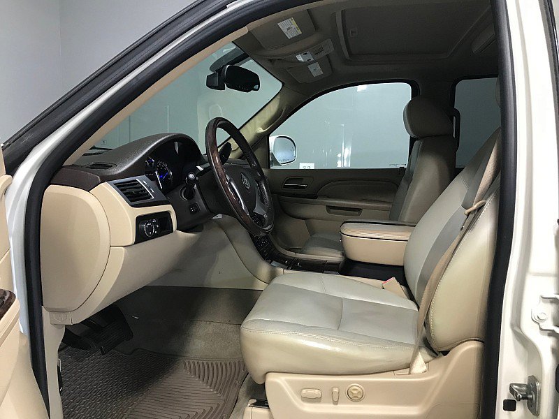 Used 2010 Cadillac Escalade Premium AWD/4WD image 10