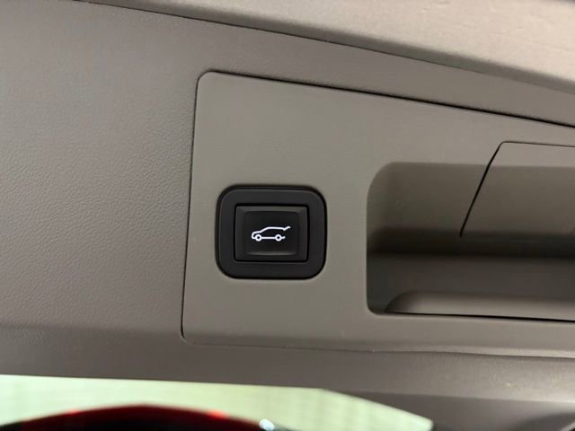 Used 2018 Cadillac XT5 Luxury w/ Driver Awareness Package AWD/4WD image 11