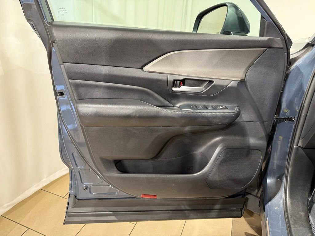 Certified 2024 Toyota Grand Highlander AWD image 15