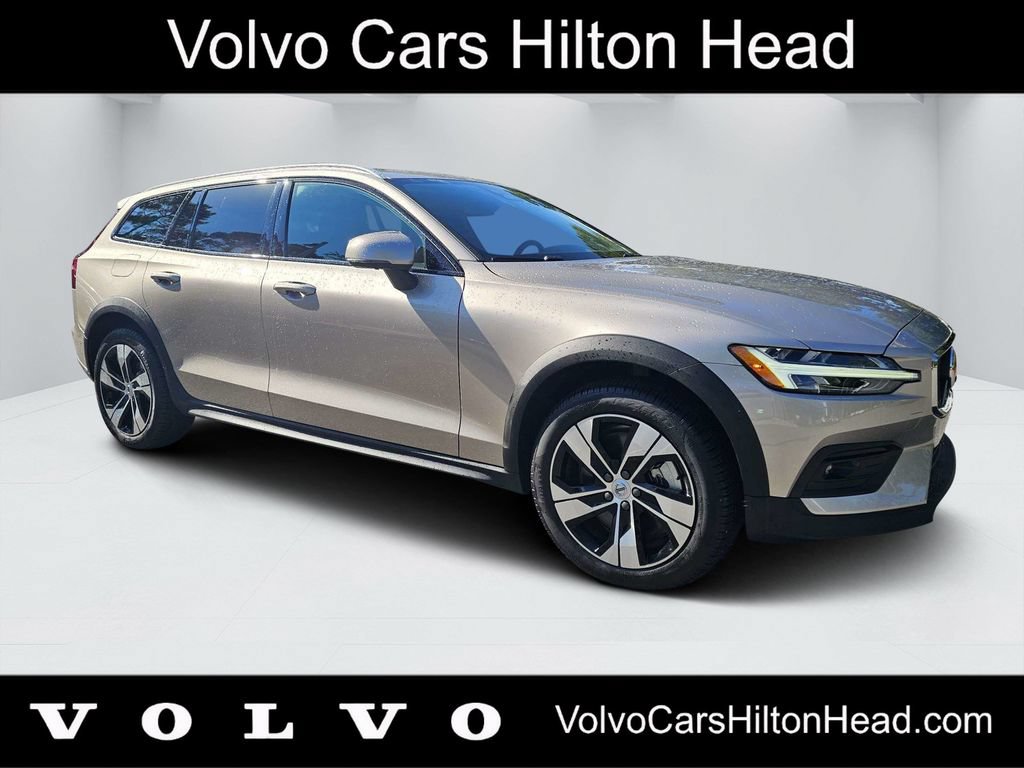 Certified 2025 Volvo V60 B5 Cross Country Plus AWD/4WD image 1