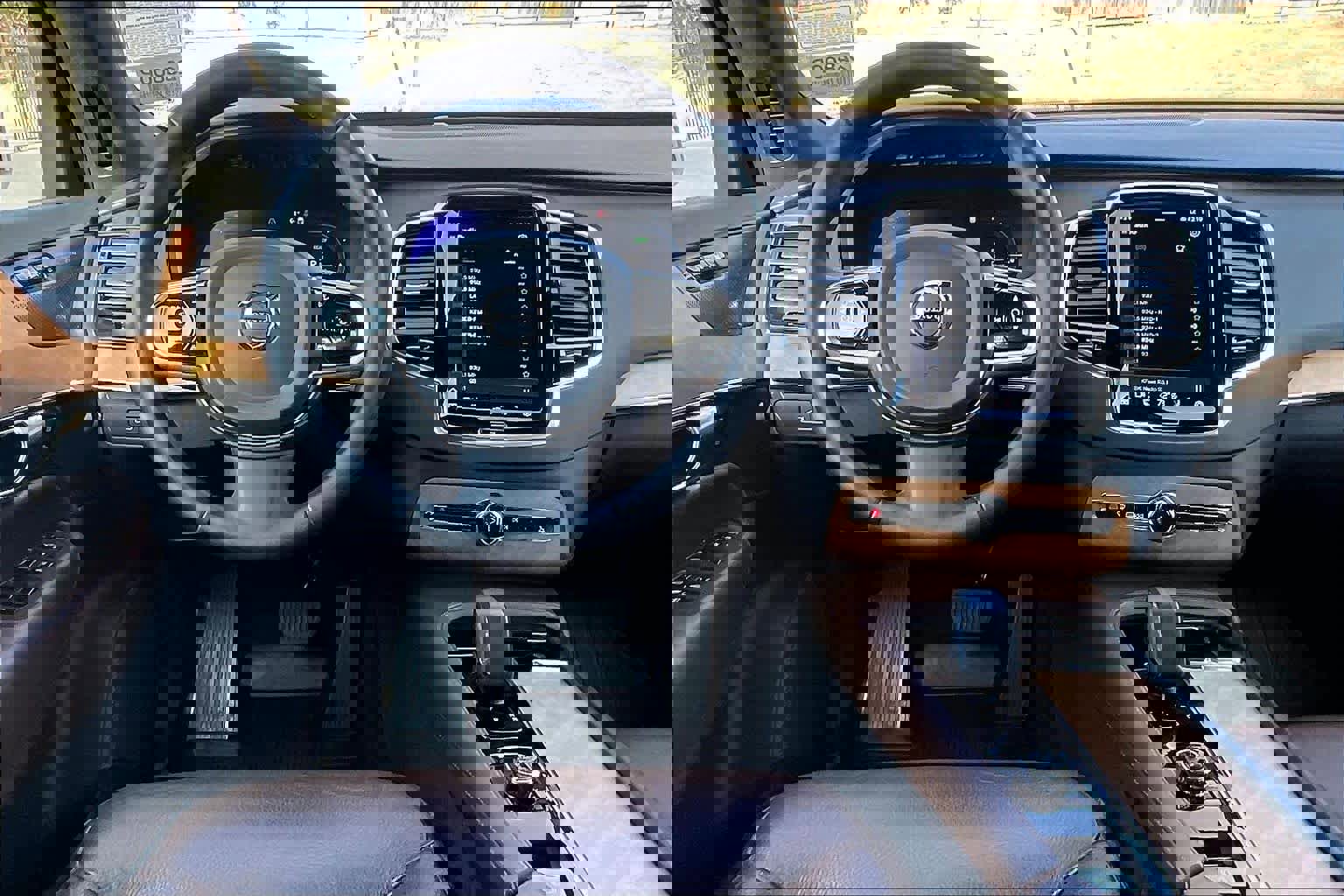 Used 2023 Volvo XC90 T8 Plus w/ Protection Package Premier image 8