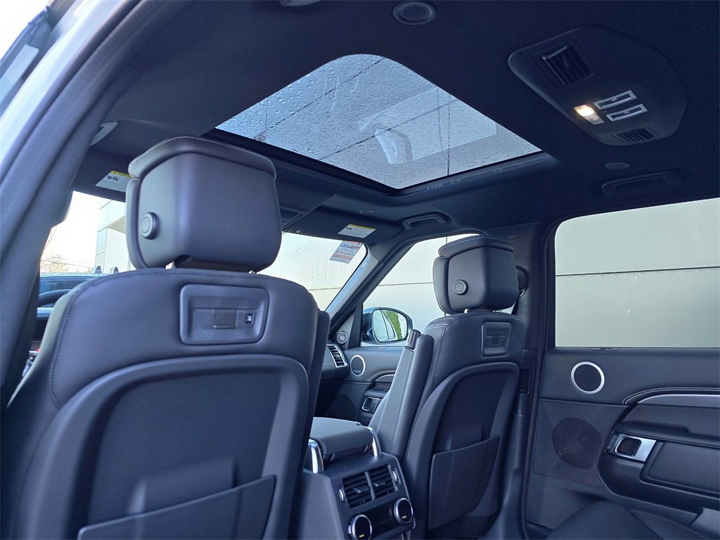 New 2025 Land Rover Discovery Metropolitan Edition image 26