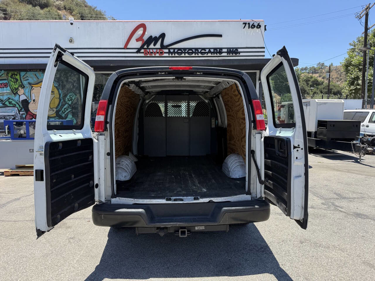 Used 2013 Chevrolet Express 3500 image 8