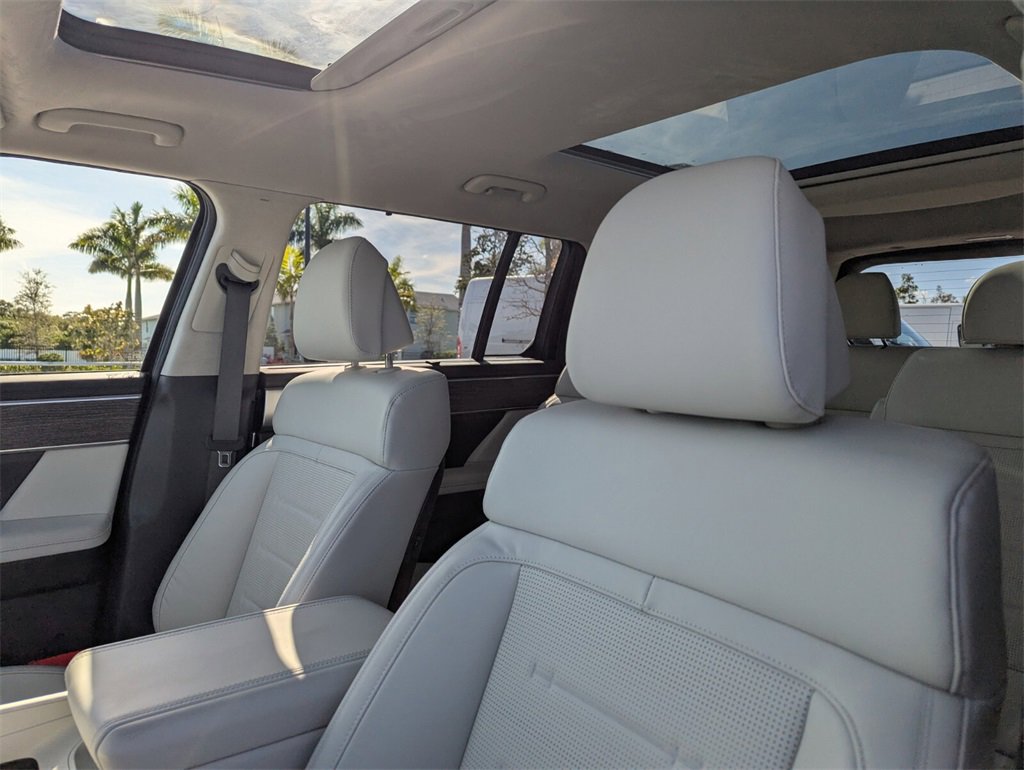 Used 2025 Hyundai Santa Fe Calligraphy image 24