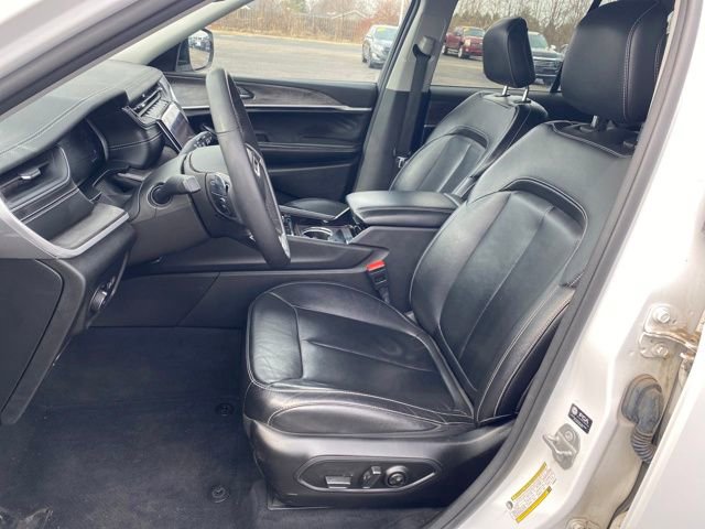 Used 2023 Jeep Grand Cherokee Limited image 14