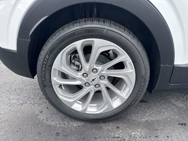 New 2027 Chevrolet Bolt LT w/ Comfort Package FWD image 9