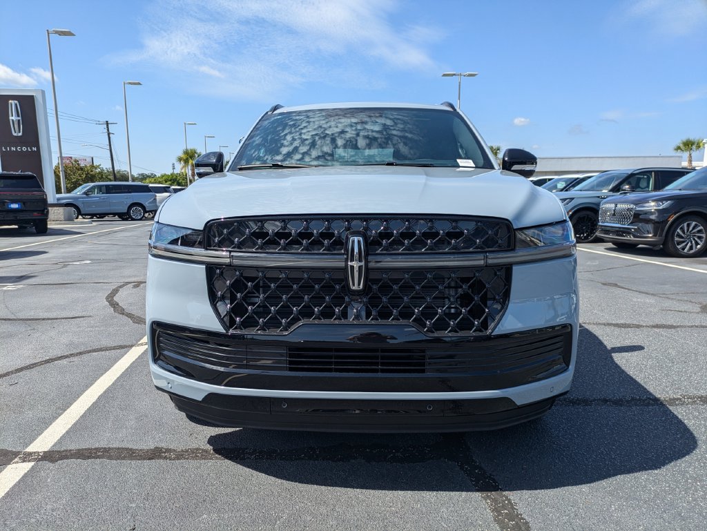 New 2027 Lincoln Navigator Reserve w/ Jet Appearance Package AWD/4WD image 9