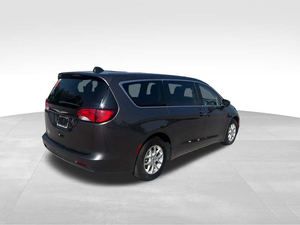 Used 2023 Chrysler Voyager LX FWD image 6