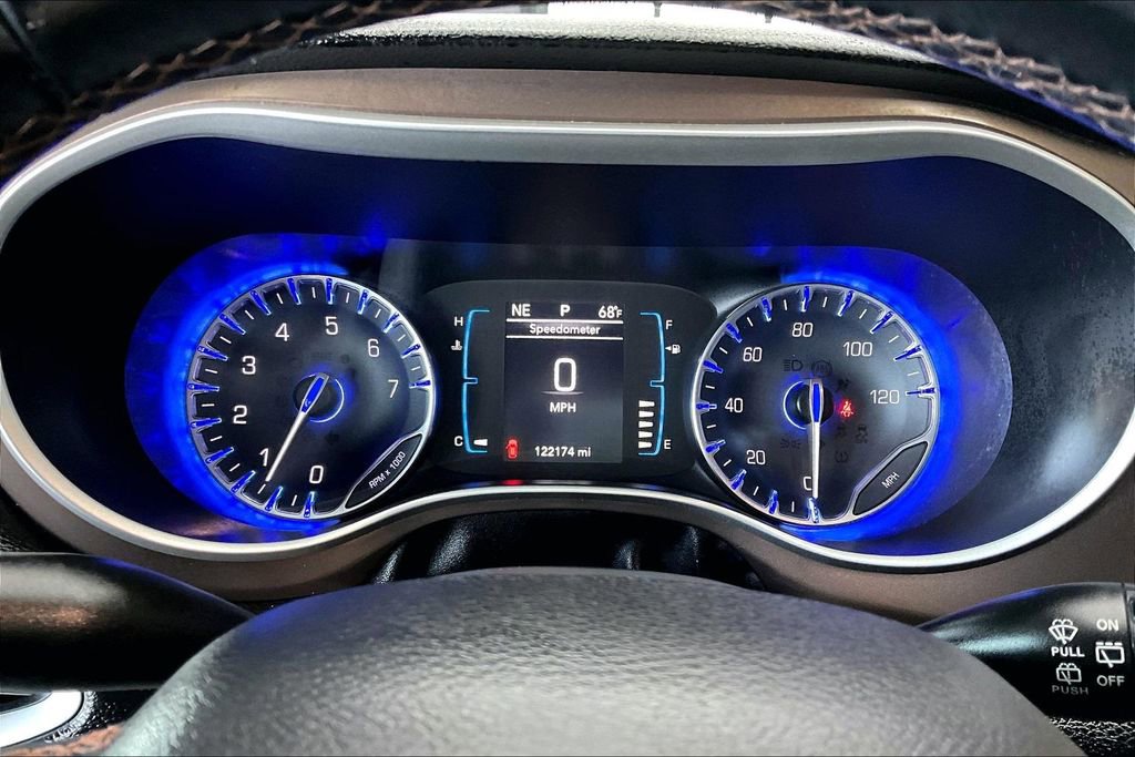 Used 2017 Chrysler Pacifica Touring-L image 13