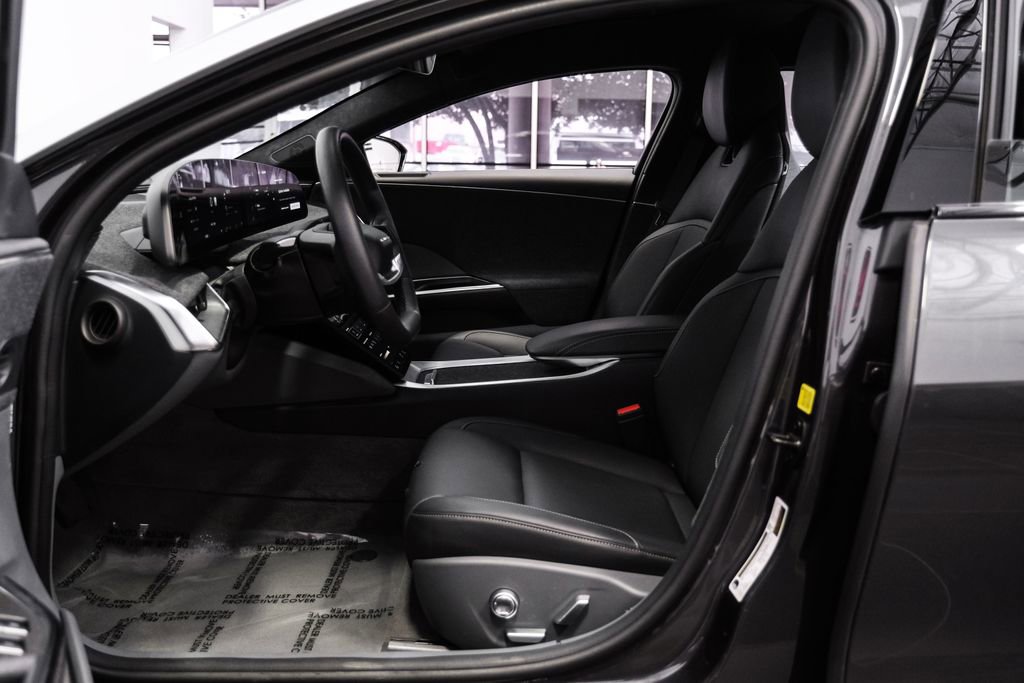 Used 2024 Lucid Air Touring image 4