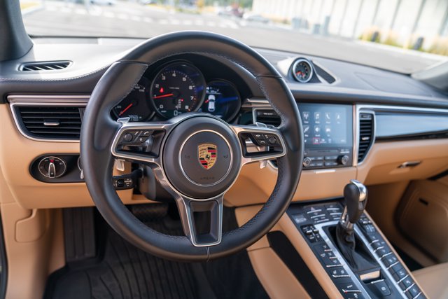 Used 2017 Porsche Macan AWD/4WD image 13
