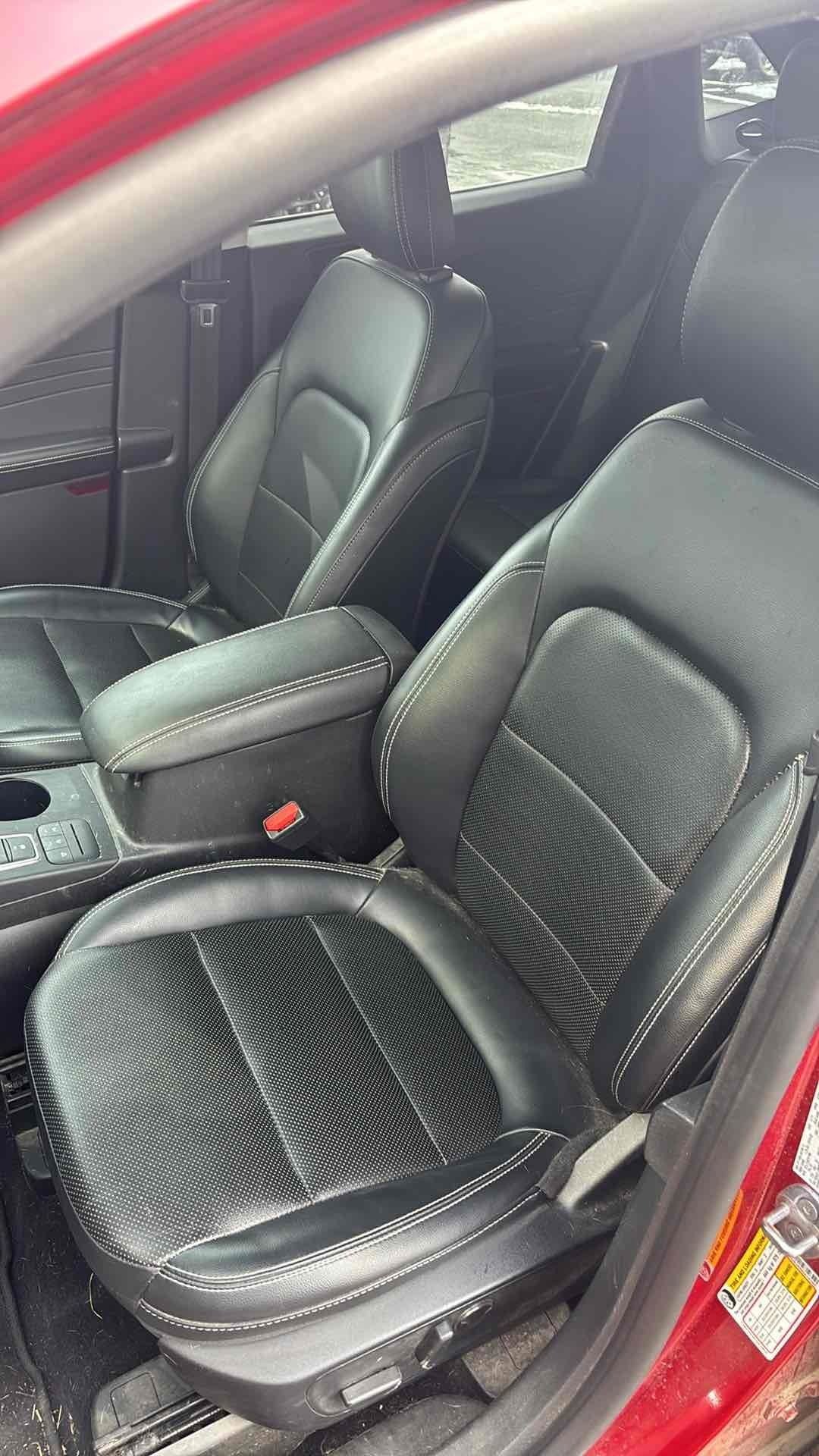 Used 2022 Ford Escape Titanium image 6