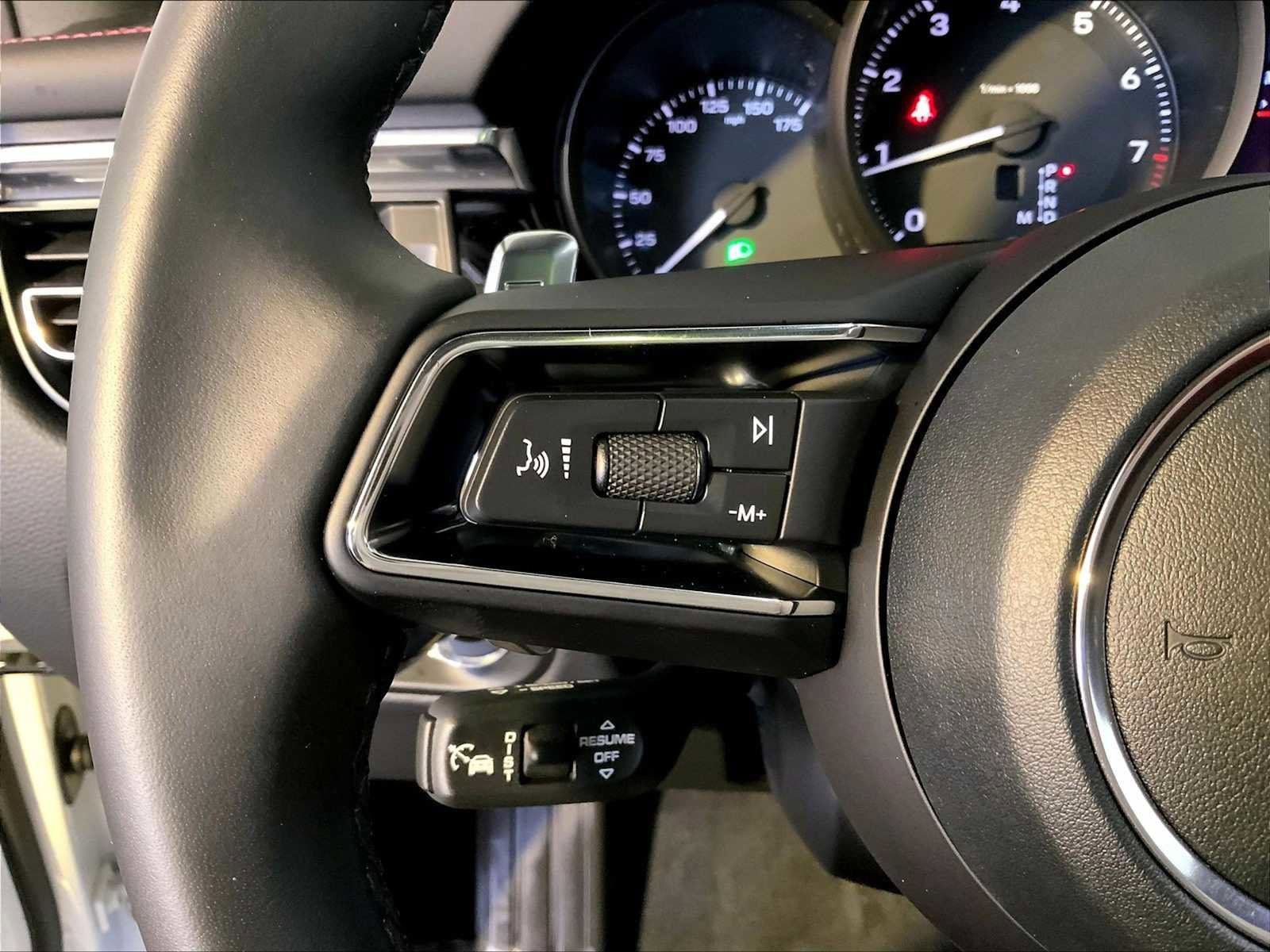Certified 2026 Porsche Macan AWD/4WD image 27