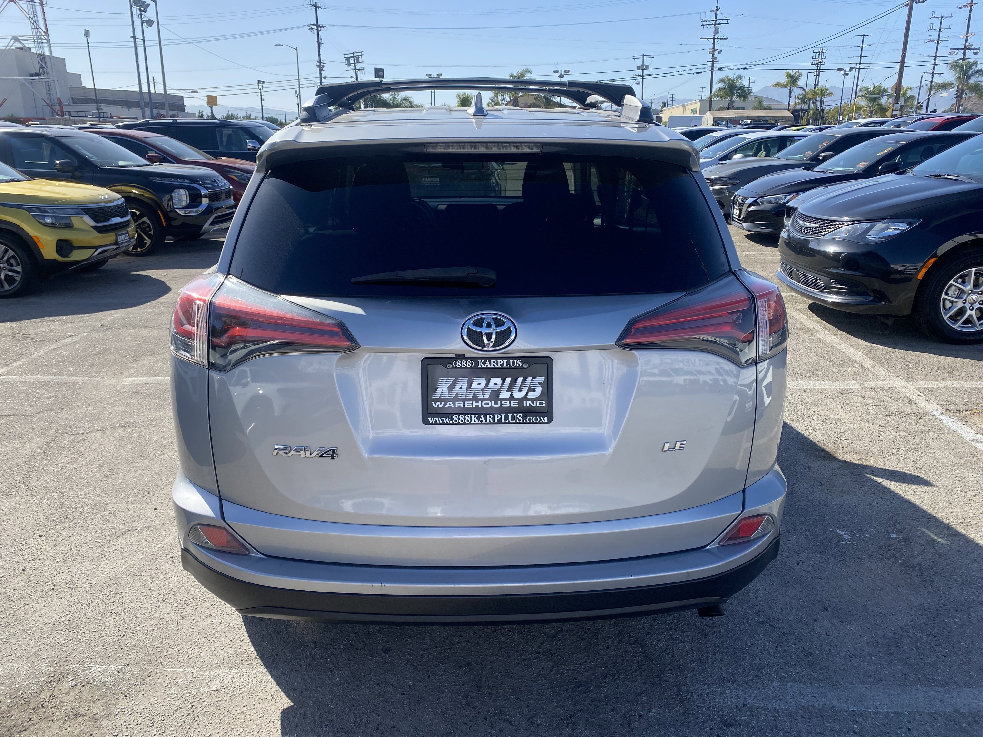 Used 2018 Toyota RAV4 LE w/ Cargo Management Package FWD image 8