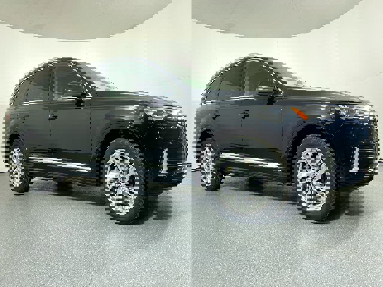 Used 2023 Audi Q7 2.0T Premium image 3