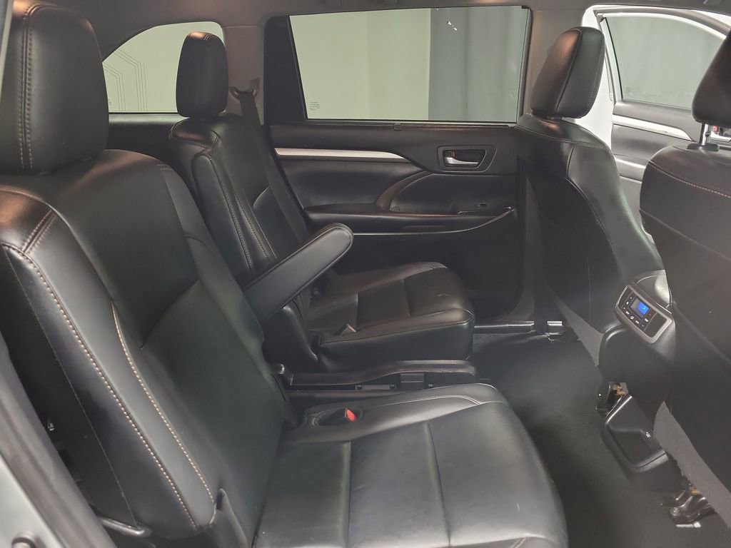 Used 2019 Toyota Highlander XLE image 22