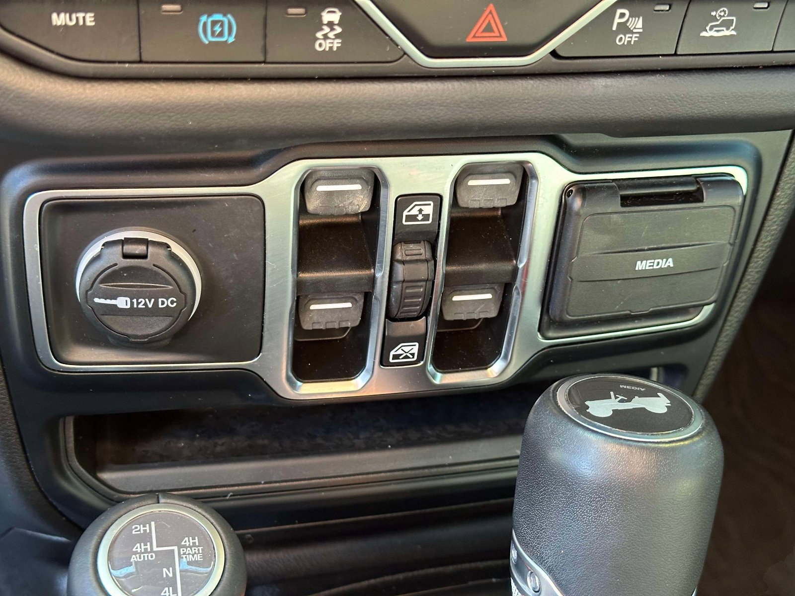 Used 2024 Jeep Wrangler High Altitude AWD/4WD image 31