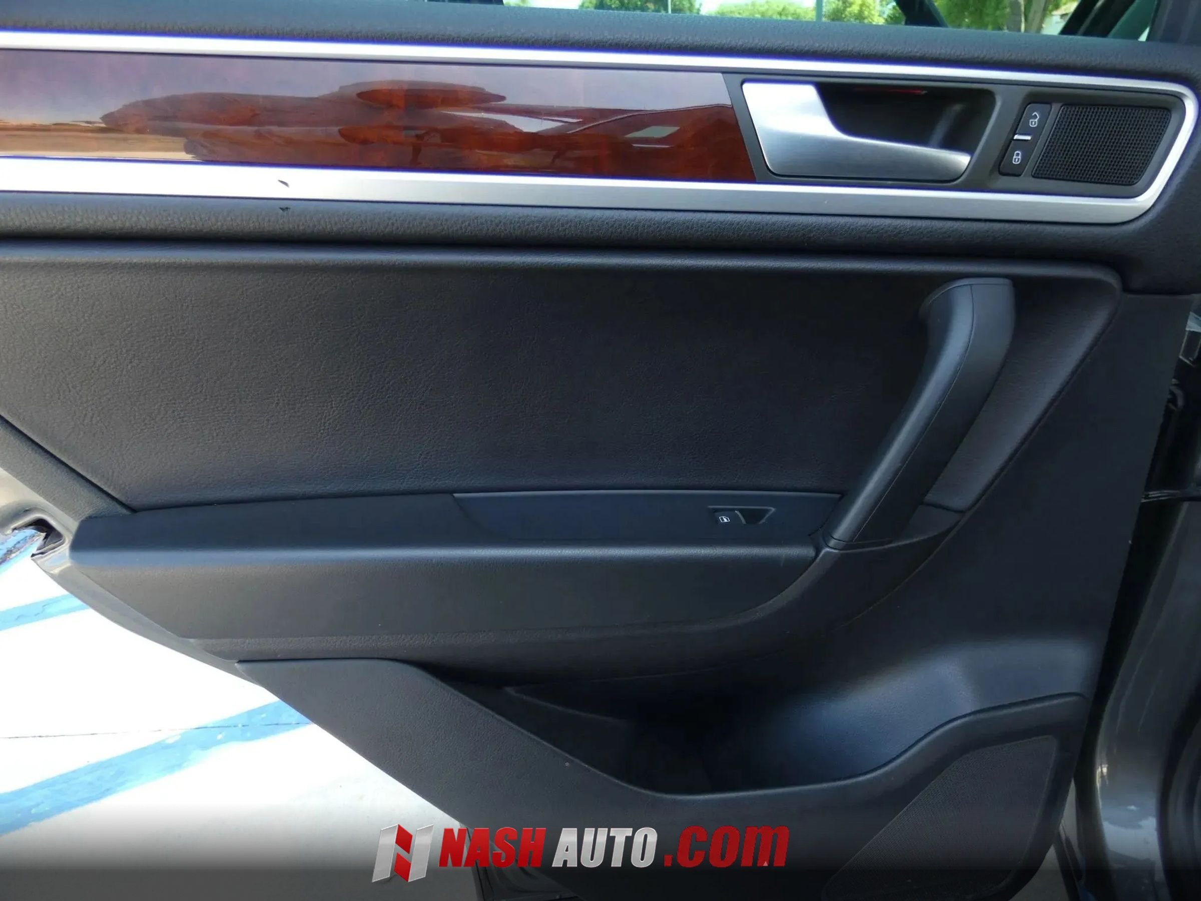 Used 2014 Volkswagen Touareg VR6 AWD/4WD image 39