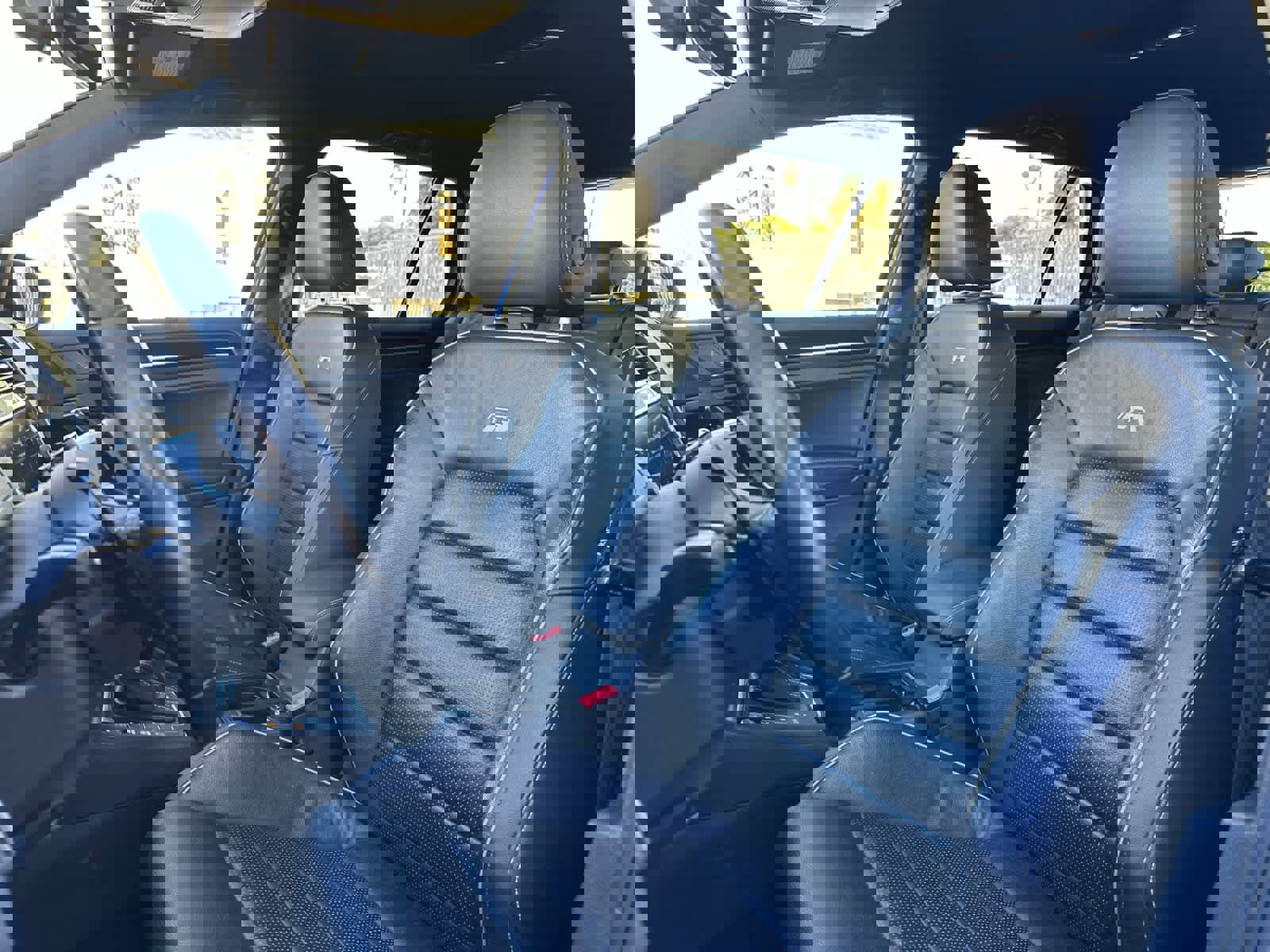 Used 2019 Volkswagen Golf R 4-Door image 5