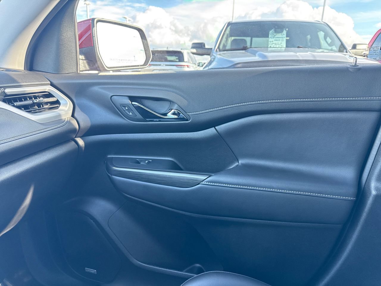 Used 2023 GMC Acadia SLT image 26