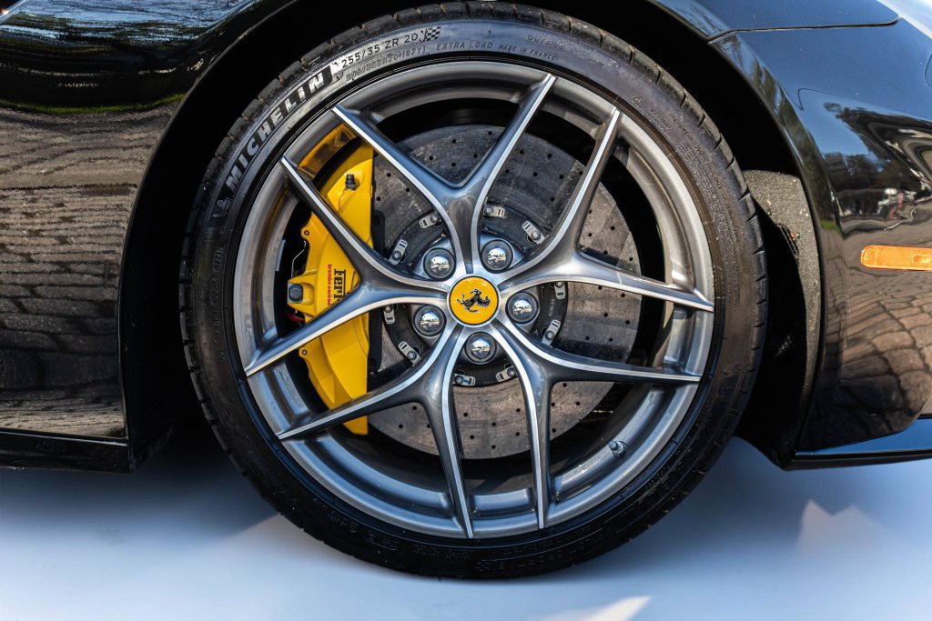 Used 2014 Ferrari F12 Berlinetta RWD image 57