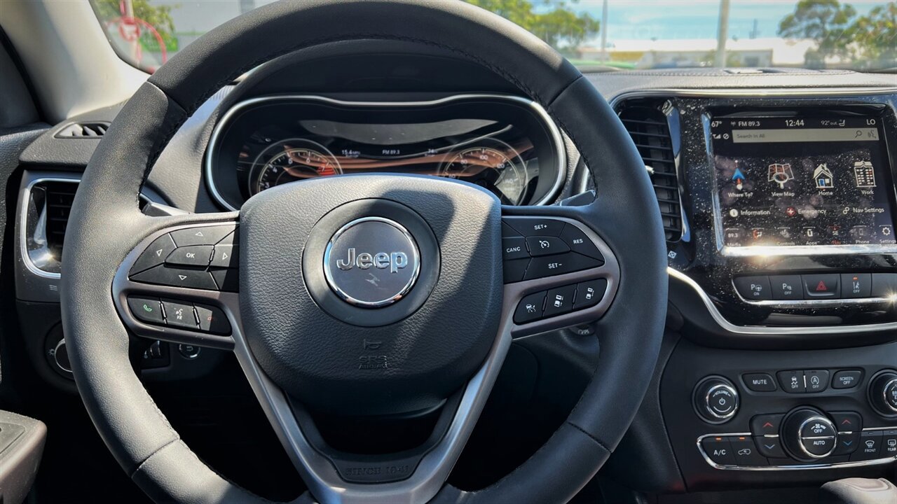 Used 2021 Jeep Cherokee Limited w/ Elite Package FWD image 10