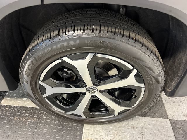 Certified 2025 Volkswagen Tiguan SE FWD image 16