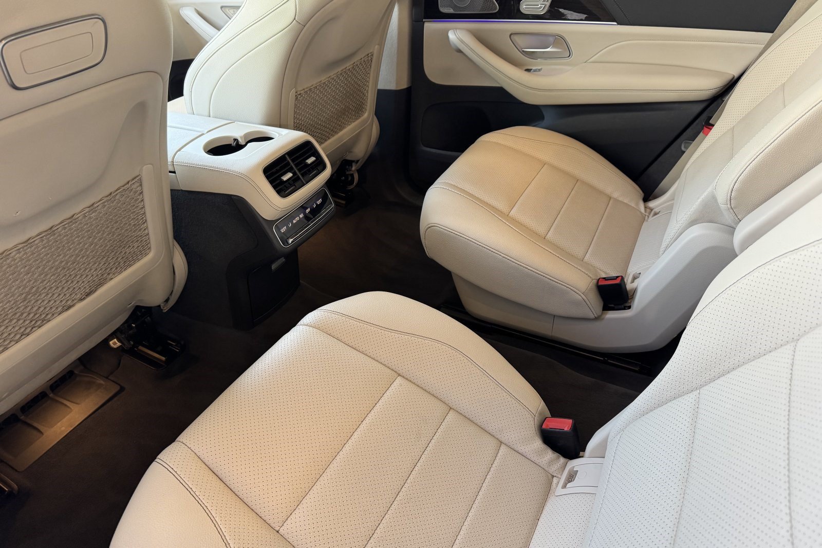 Used 2020 Mercedes-Benz GLS 450 4MATIC image 27